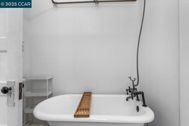 8041 Winthrope St, Oakland CA: https://media.crmls.org/mediaz/ff49db3a-1bef-415a-8506-e1ce81cabedf.jpg