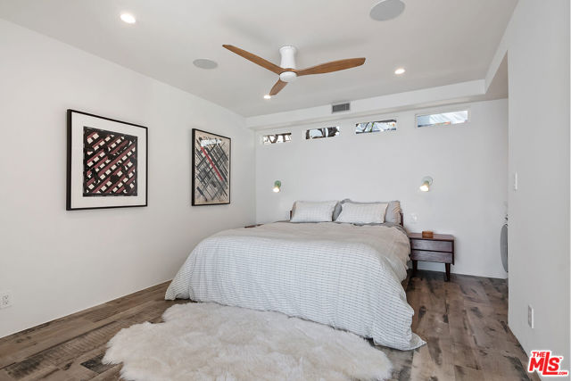 27400 Pacific Coast Highway, Malibu CA: https://media.crmls.org/mediaz/ff49f916-b487-4be9-aa85-44228369491f.jpg