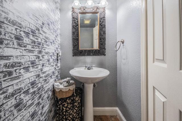 1454 Madrone Drive, Salinas CA: https://media.crmls.org/mediaz/ff4a344e-878f-4adb-8b69-96cdf8f5c4b2.jpg