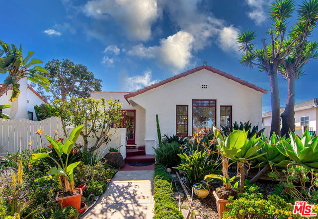 1034 Pacific Street photo 1