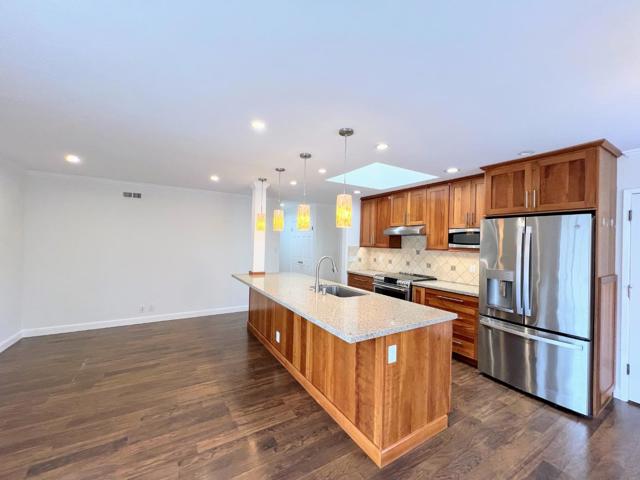 906 Crane Avenue, Foster City CA: https://media.crmls.org/mediaz/ff4b27ee-5566-4d52-a25b-a7bee8ef82fd.jpg