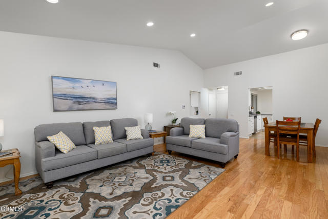 33229 Village 33, Camarillo CA: https://media.crmls.org/mediaz/ff4b2f2c-597e-49f5-8cd6-9880310d60c2.jpg