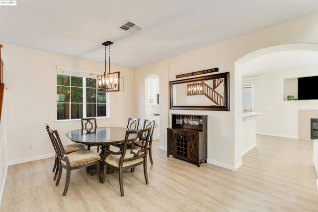 569 Primitivo Ct, Fairfield CA: https://media.crmls.org/mediaz/ff4b2f67-bc55-47d6-91ea-fed22b02e06d.jpg