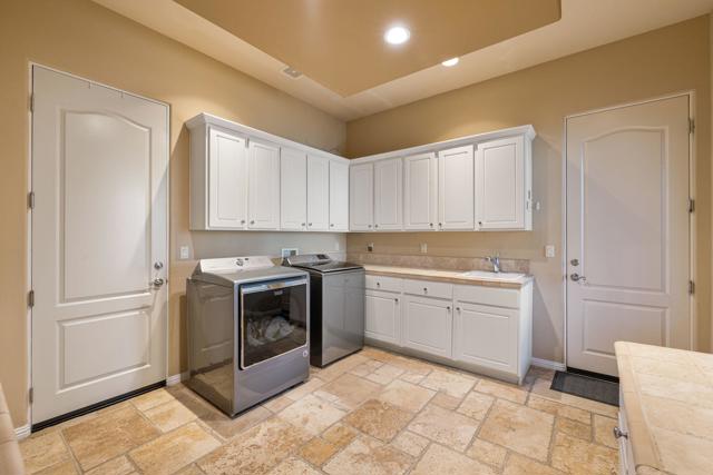 352 Crest Lake Drive, Palm Desert CA: https://media.crmls.org/mediaz/ff4b6a61-e05c-49ab-af92-b189691d18ce.jpg