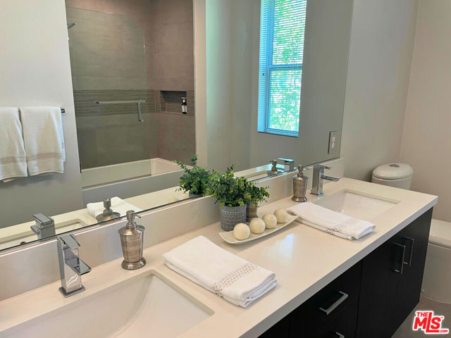 4140 Glencoe Avenue, Marina del Rey CA: https://media.crmls.org/mediaz/ff4c01e0-23eb-4a01-8c2c-c7b3c78786c8.jpg