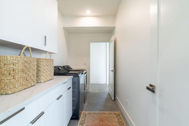 361 W Sunview Avenue, Palm Springs CA: https://media.crmls.org/mediaz/ff4d538d-20ec-4ed9-801a-12dc752f028c.jpg