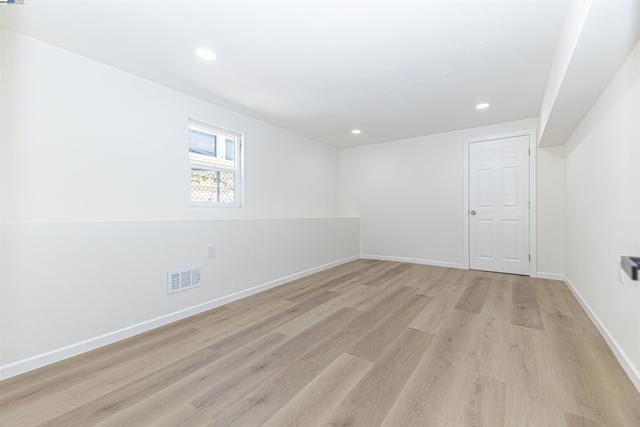 4015 SAN JUAN ST, Oakland CA: https://media.crmls.org/mediaz/ff4d6b5d-e90f-4d59-973b-b477f885a77b.jpg