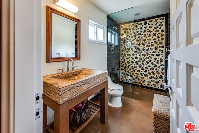 812 N BEDFORD Drive, Beverly Hills CA: https://media.crmls.org/mediaz/ff4e09ca-d078-47ab-8e94-c1dc4a016d95.jpg