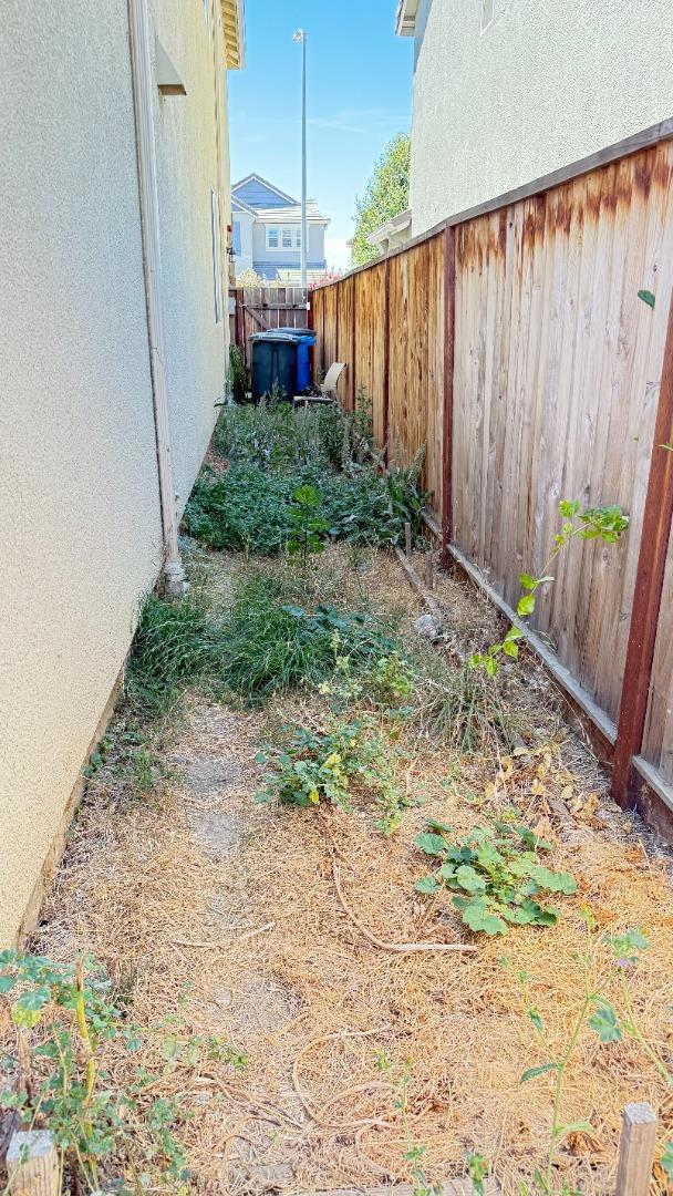 755 Alicante Drive, Hollister CA: https://media.crmls.org/mediaz/ff4e956d-ee33-4fcf-ad62-a394cea16d20.jpg