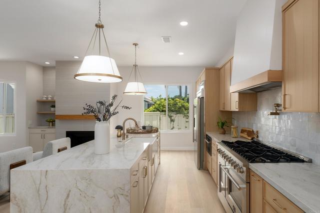 Detail Gallery Image 17 of 46 For 14004 Calle Venecia, San Diego,  CA 92130 - 4 Beds | 2/1 Baths