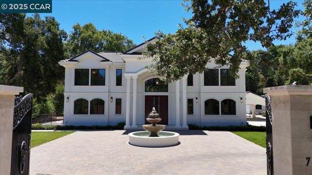 74 Middlefield Rd, Atherton CA: https://media.crmls.org/mediaz/ff4f8ac5-d6e2-4062-bcec-864dbb4c6488.jpg