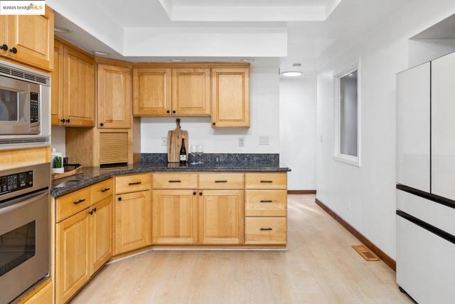 128 Alamo Sq, Alamo CA: https://media.crmls.org/mediaz/ff50397a-756c-463a-8b94-9d73913cb8c2.jpg