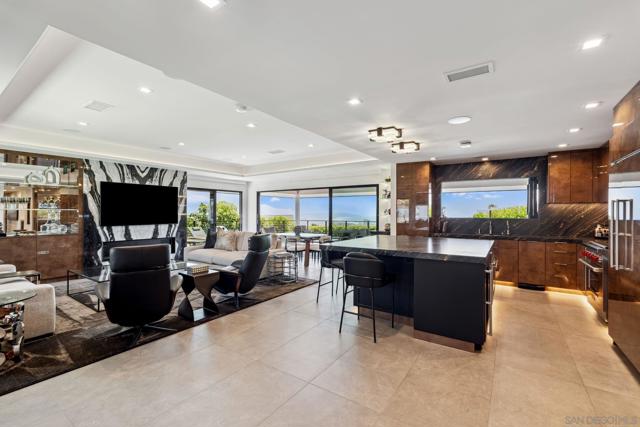 5560 Moonlight Lane, La Jolla CA: https://media.crmls.org/mediaz/ff50a9c2-59cc-4cfd-9a13-96c12977f140.jpg