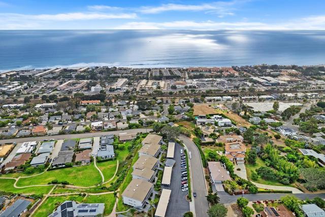 640 W Solana Circle, Solana Beach CA: https://media.crmls.org/mediaz/ff5166db-073c-4deb-93b6-6d22a01e7f3a.jpg