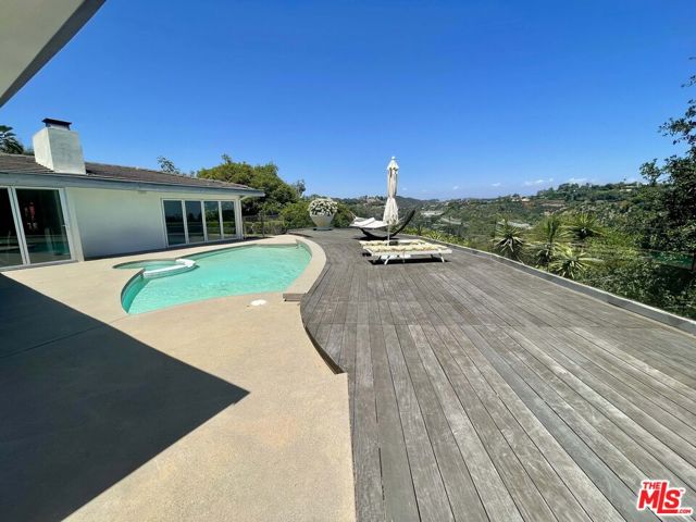 Image 11 of 36 For 1000 Stradella Road