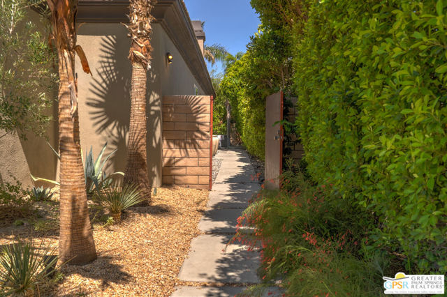 2160 N Hermosa Drive, Palm Springs CA: https://media.crmls.org/mediaz/ff521d4d-e56b-4540-ae46-b99f7e363bb8.jpg
