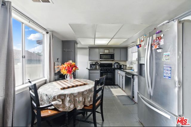 350 N Shadyglen Drive, Covina CA: https://media.crmls.org/mediaz/ff5245a7-7252-4a49-bf92-7f36e119c382.jpg
