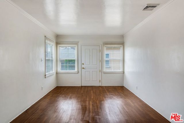 8419 Crenshaw Drive, Inglewood CA: https://media.crmls.org/mediaz/ff529399-350c-4c4c-8791-d11c6e9dcda1.jpg