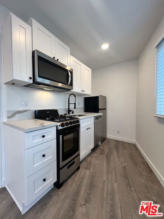 421 E Chevy Chase Drive, Glendale CA: https://media.crmls.org/mediaz/ff53501b-fd81-41ae-8c2b-3248bfd1d308.jpg