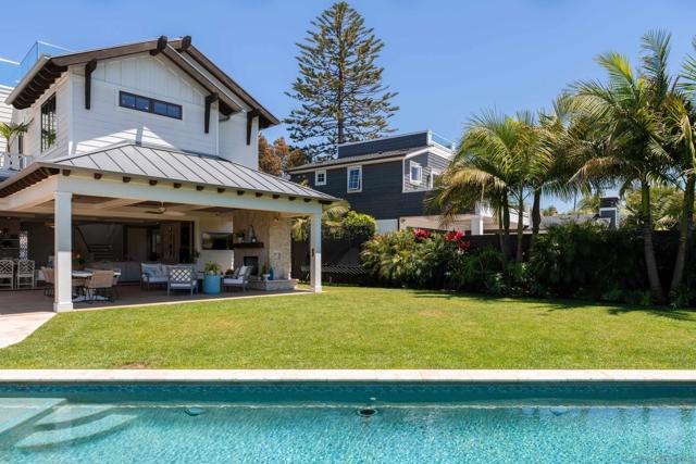 1040 Pine St, Coronado CA: https://media.crmls.org/mediaz/ff550f7d-4251-4f76-99ac-5ebe885bd5aa.jpg