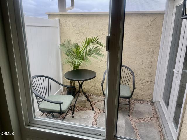 3077 Harbor Boulevard, Ventura CA: https://media.crmls.org/mediaz/ff561d20-6adf-4c51-b141-a17060d71fc6.jpg