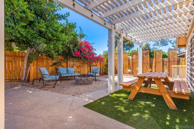 17162 Poblado Ct, San Diego CA: https://media.crmls.org/mediaz/ff566520-4e51-461e-824e-cf1ebb316a7a.jpg