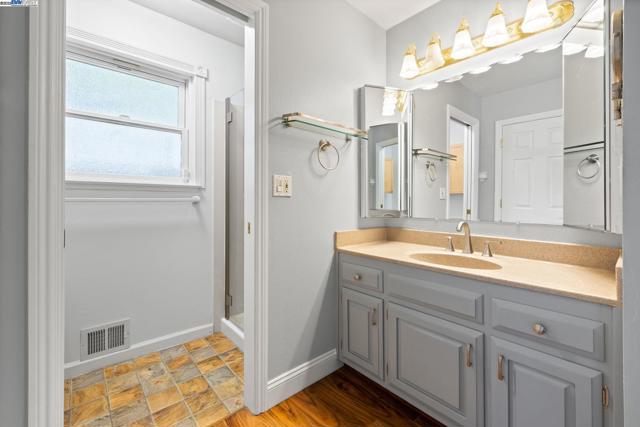 508 E Myrick Court, Clayton CA: https://media.crmls.org/mediaz/ff566f47-2eb3-4c17-b2cd-0a41b0a924cd.jpg