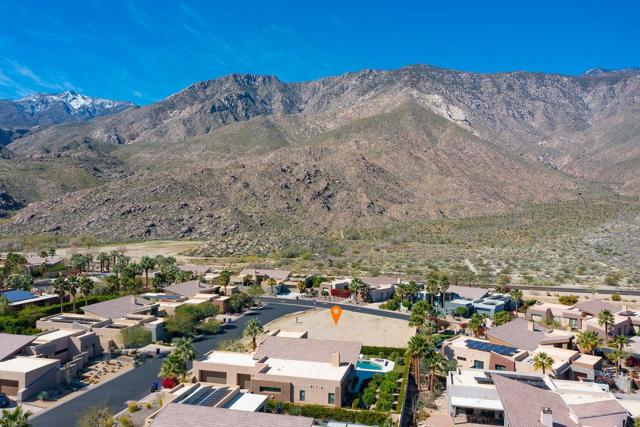 250 Lautner Lane, Palm Springs CA: https://media.crmls.org/mediaz/ff56a1da-f3c7-49a4-9ad0-f3d7fc3cac86.jpg