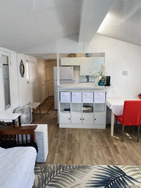 1425 E Madison Ave E, El Cajon CA: https://media.crmls.org/mediaz/ff56fd37-e148-4922-bd8e-cb83602ecb77.jpg