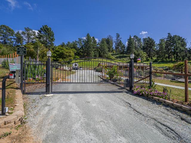 20150 Tarawild Court, Prunedale CA: https://media.crmls.org/mediaz/ff5706b9-5c97-4021-b305-adacc2e6d293.jpg