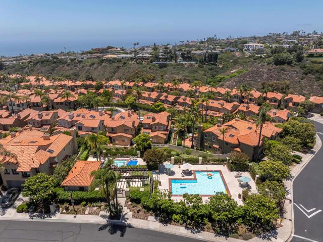 1466 Caminito Solidago, La Jolla CA: https://media.crmls.org/mediaz/ff57242c-0b9a-43ed-a754-db38d0ef6947.jpg