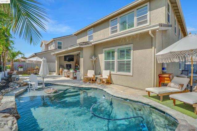 542 Harbor Cove Cir, Discovery Bay CA: https://media.crmls.org/mediaz/ff57e7c3-2017-43a7-ab96-eabaefb08c67.jpg