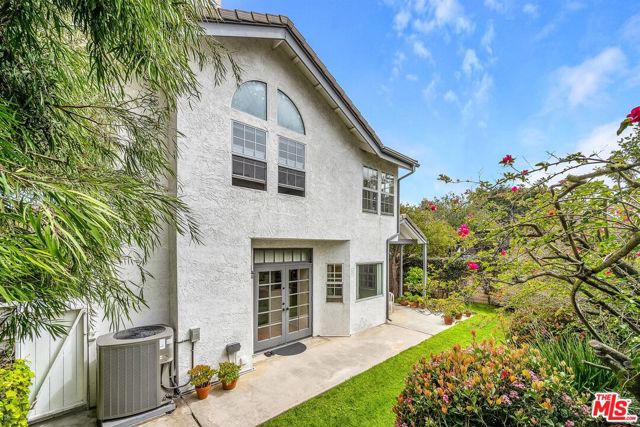 8319 Berger Avenue, Playa del Rey CA: https://media.crmls.org/mediaz/ff583754-3f13-4f4f-9daa-4c7af8843fc3.jpg