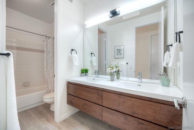 2785 Canyon Oak Pl, Escondido CA: https://media.crmls.org/mediaz/ff594a11-7183-42fe-8f8e-c887c528ba25.jpg