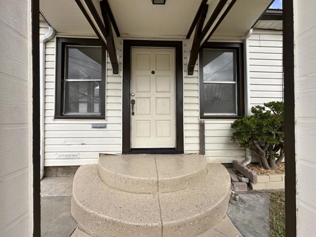 21 N Filice Street, Salinas CA: https://media.crmls.org/mediaz/ff5a3c62-2a51-4af1-b208-ea6455cf708c.jpg