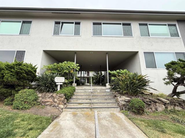 155 15Th Street, Del Mar CA: https://media.crmls.org/mediaz/ff5ab310-ddb6-4b78-aa46-c4049ca16e1f.jpg