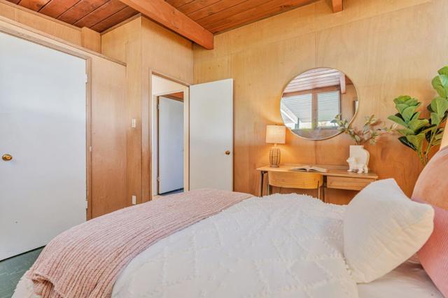 26 Roosevelt Circle, Palo Alto CA: https://media.crmls.org/mediaz/ff5ab81f-f136-467a-aec9-1aaa52c9b99f.jpg