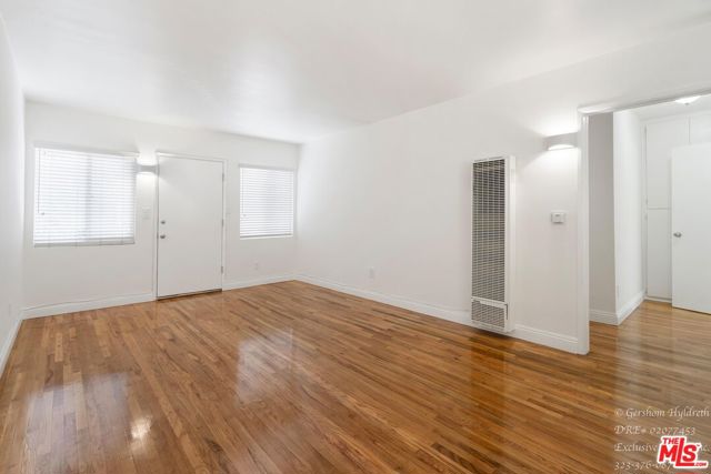 6640 Woodman Avenue, Van Nuys CA: https://media.crmls.org/mediaz/ff5b5ee1-1b93-49b4-84a8-8095172d43c2.jpg