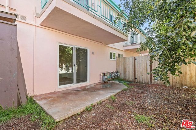 7825 W Manchester Avenue, Playa del Rey CA: https://media.crmls.org/mediaz/ff5bf216-ee43-4b80-8637-c27aafd97524.jpg