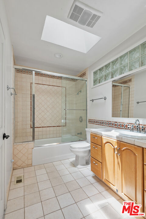 5572 Bradna Drive, Los Angeles CA: https://media.crmls.org/mediaz/ff5c1d34-9558-42d0-8b35-ec9544275be6.jpg