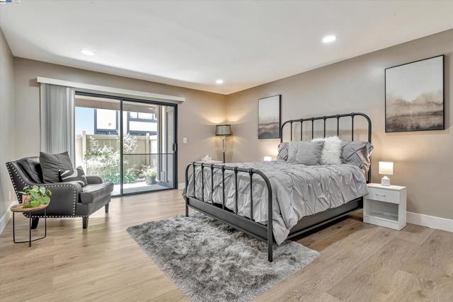 Image 12 of 31 For 39139 Argonaut Way  111