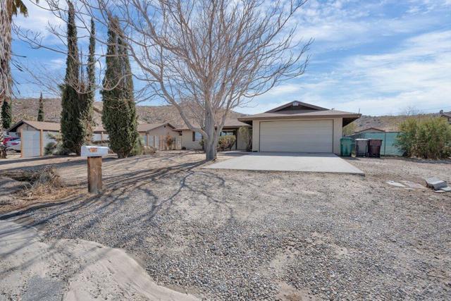 57375 Navajo Trail, Yucca Valley CA: https://media.crmls.org/mediaz/ff5d8fea-e18b-4ff8-9a1b-5a740730956b.jpg