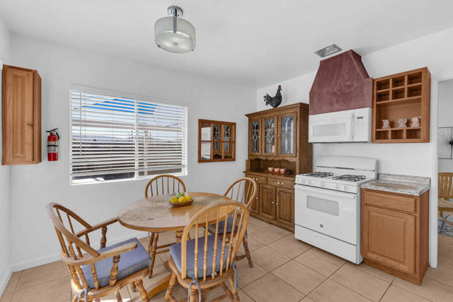 5797 Linda Lee Drive, Yucca Valley CA: https://media.crmls.org/mediaz/ff5dbca9-0925-455d-9fed-0c26d56bcdf3.jpg