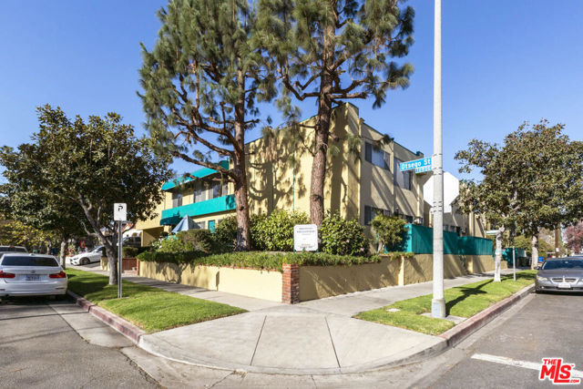 10803 Otsego Street, North Hollywood CA: https://media.crmls.org/mediaz/ff5dd3e1-0490-463f-b64f-2ec51c5a3d5a.jpg