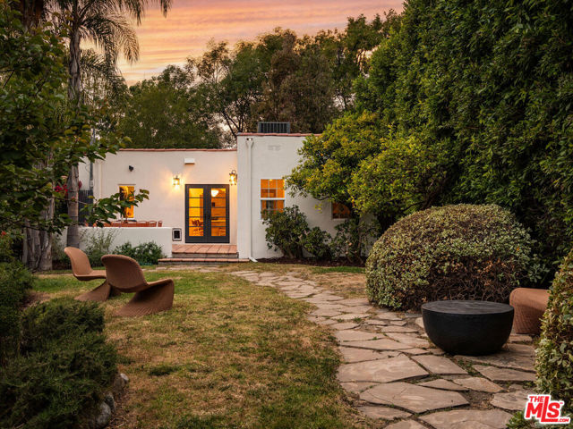 1444 S Sierra Bonita Avenue, Los Angeles CA: https://media.crmls.org/mediaz/ff5f2b5c-e427-451d-ab30-69fdbbbd9b60.jpg