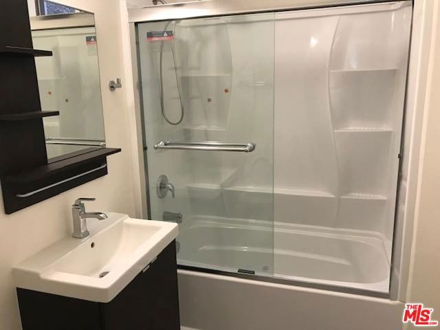 1406 2nd Avenue, Los Angeles CA: https://media.crmls.org/mediaz/ff5f464f-e969-44d6-8d00-53d9b708bc41.jpg