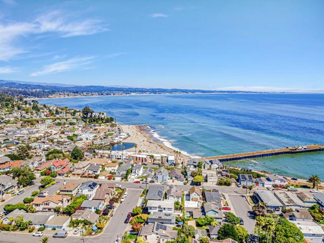 5080 Garnet Street, Capitola CA: https://media.crmls.org/mediaz/ff5ff781-9c51-4ddd-b3a7-43f81d8155b6.jpg
