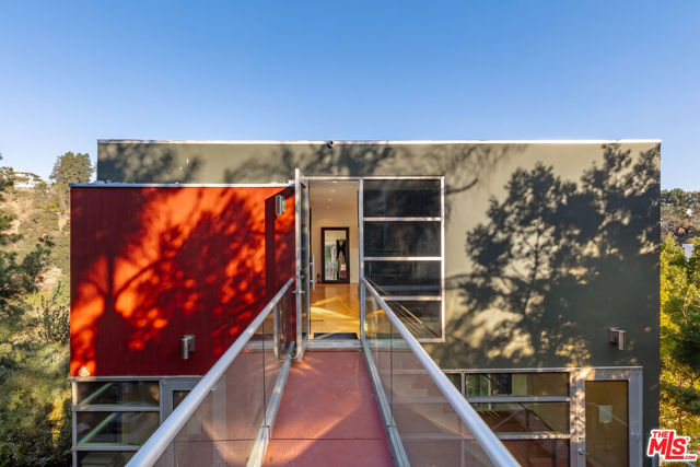 2738 Rinconia Drive, Los Angeles CA: https://media.crmls.org/mediaz/ff5ffef5-dfc6-40c2-af22-1c0af9c645b9.jpg
