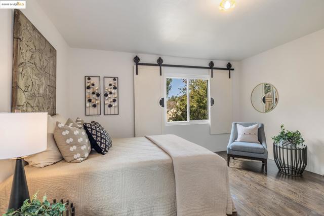 279 Pomona Street, Crockett CA: https://media.crmls.org/mediaz/ff6019d7-6c7b-4390-9bd8-226cd43c0ded.jpg