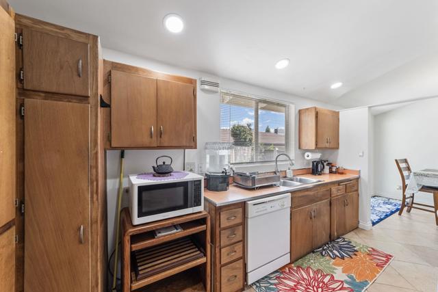 Detail Gallery Image 4 of 40 For 630 N Elm St, Escondido,  CA 92025 - 3 Beds | 2 Baths